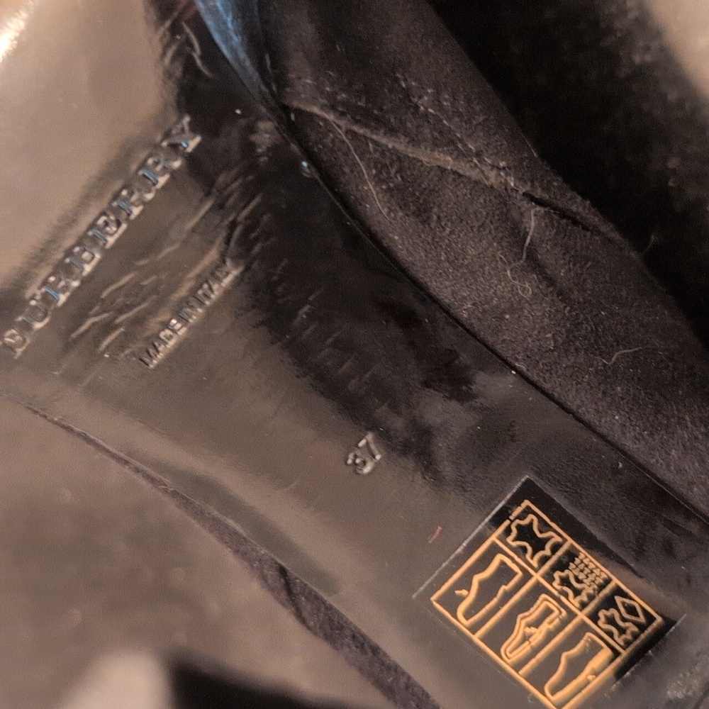 💙 BURBERRY SUEDE FRINGE BOOTS 💙 - Picture 6 of 9